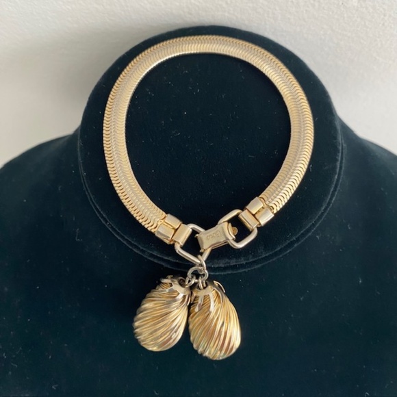 Vintage 1960's Signed CORO Gold Tone Rope Iconic Charm Bracelet - Picture 2 of 5